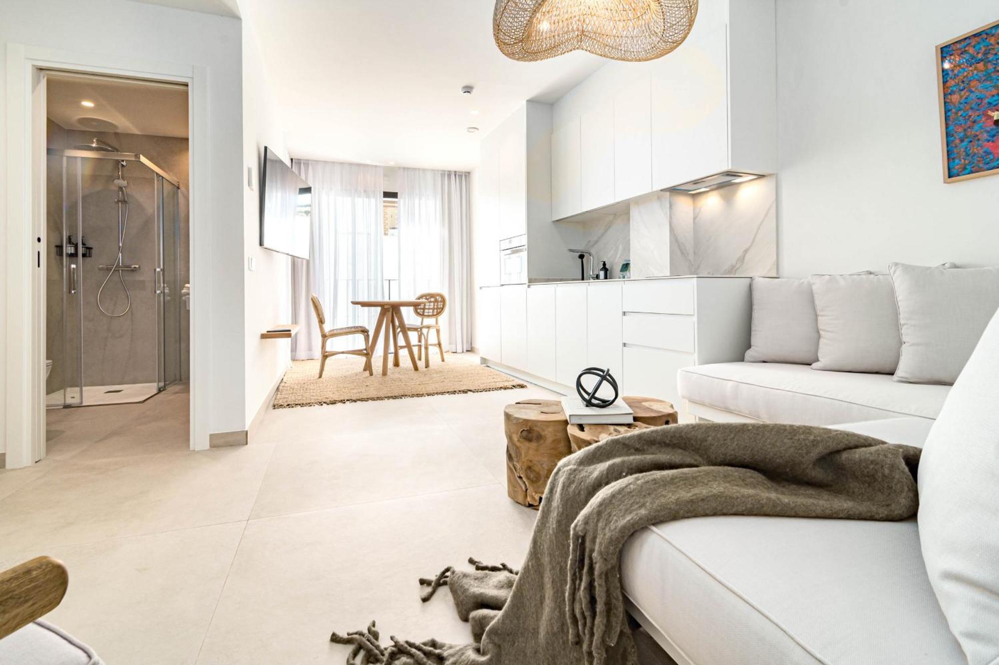 Seaclub Suites Estepona Bagian luar foto