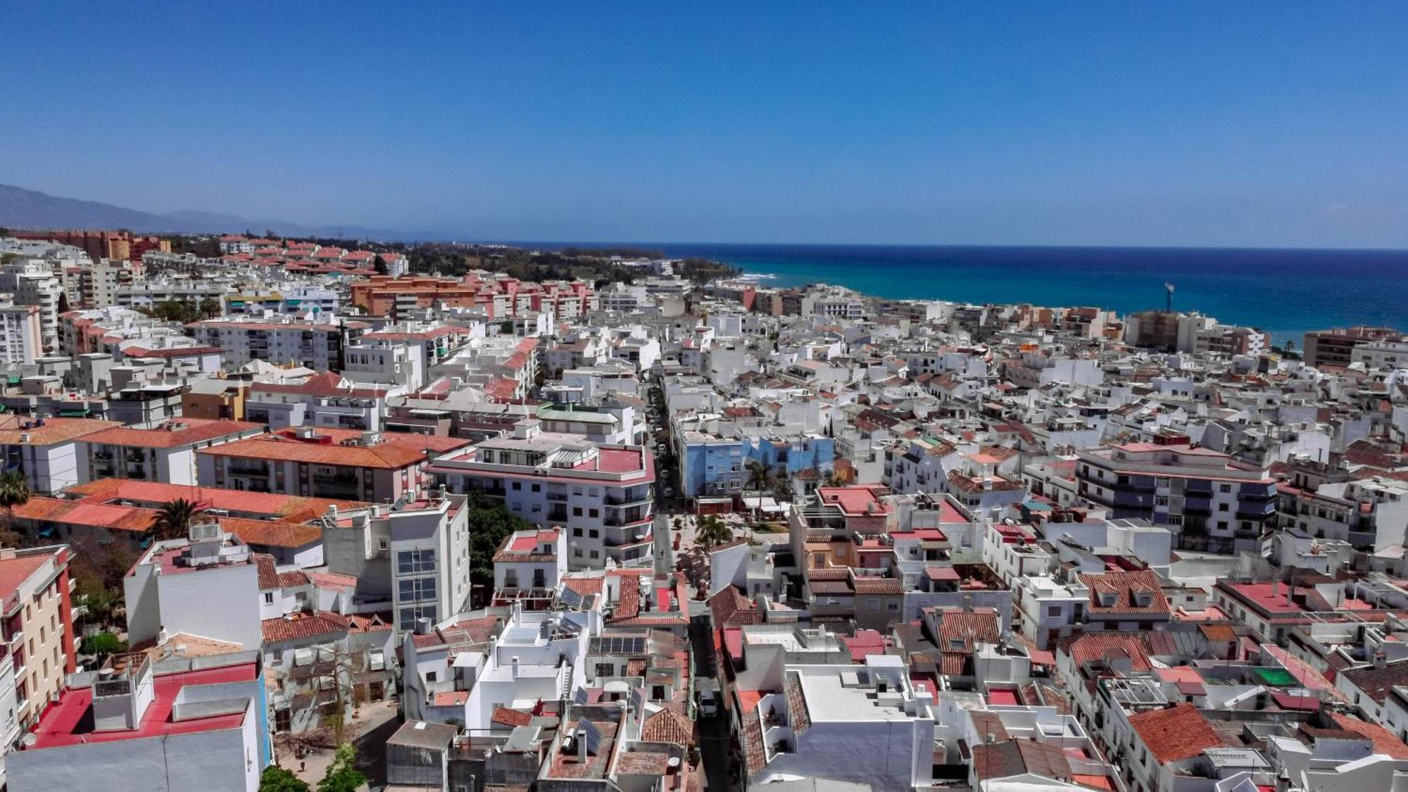 Seaclub Suites Estepona Bagian luar foto