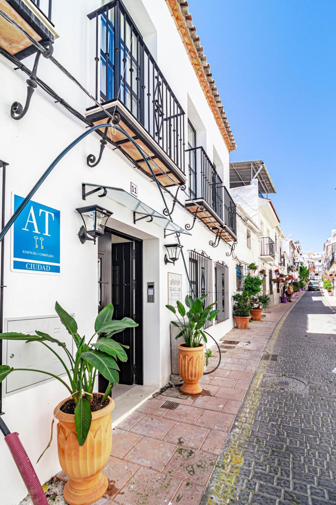 Seaclub Suites Estepona Bagian luar foto