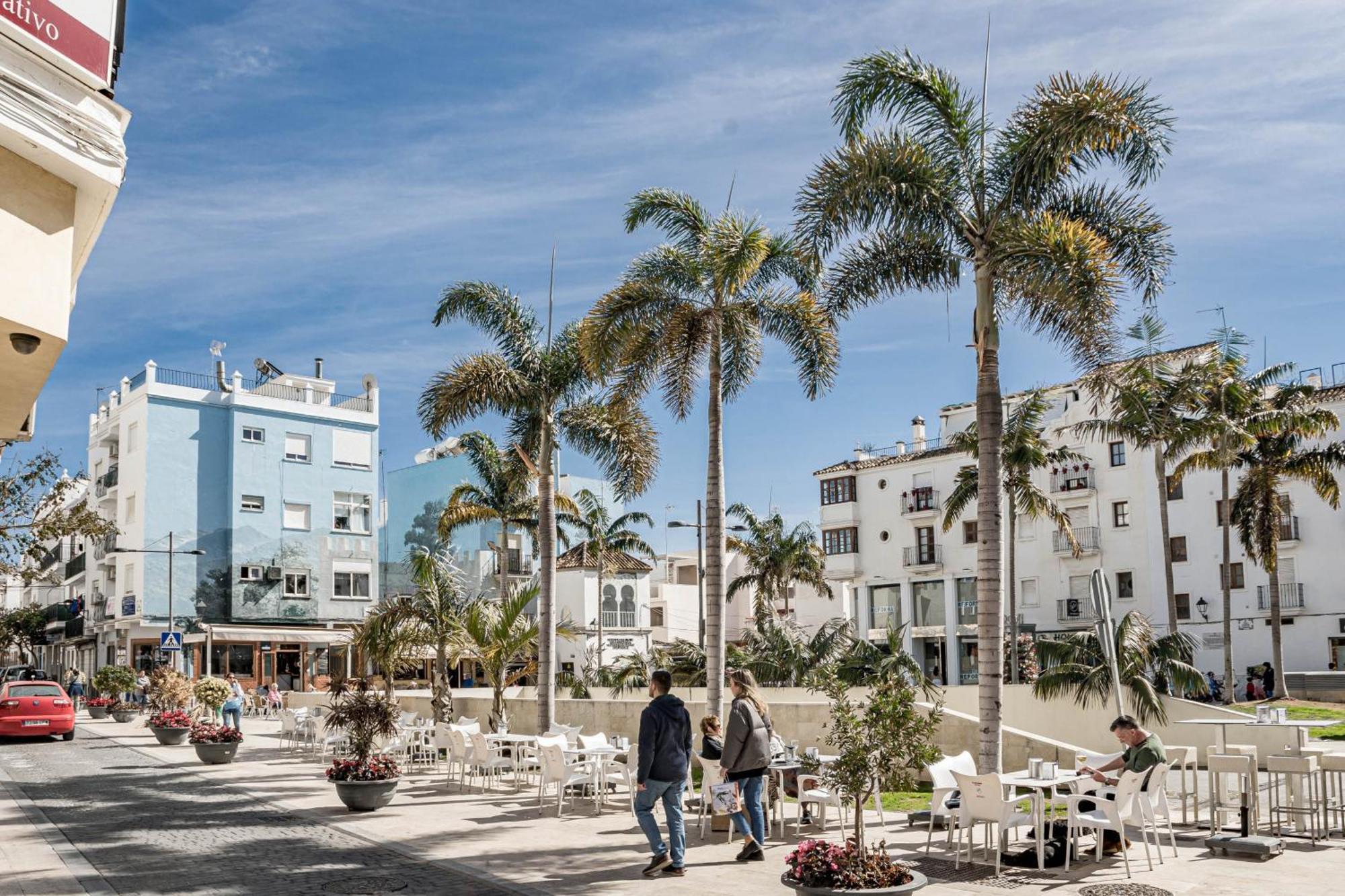 Seaclub Suites Estepona Bagian luar foto