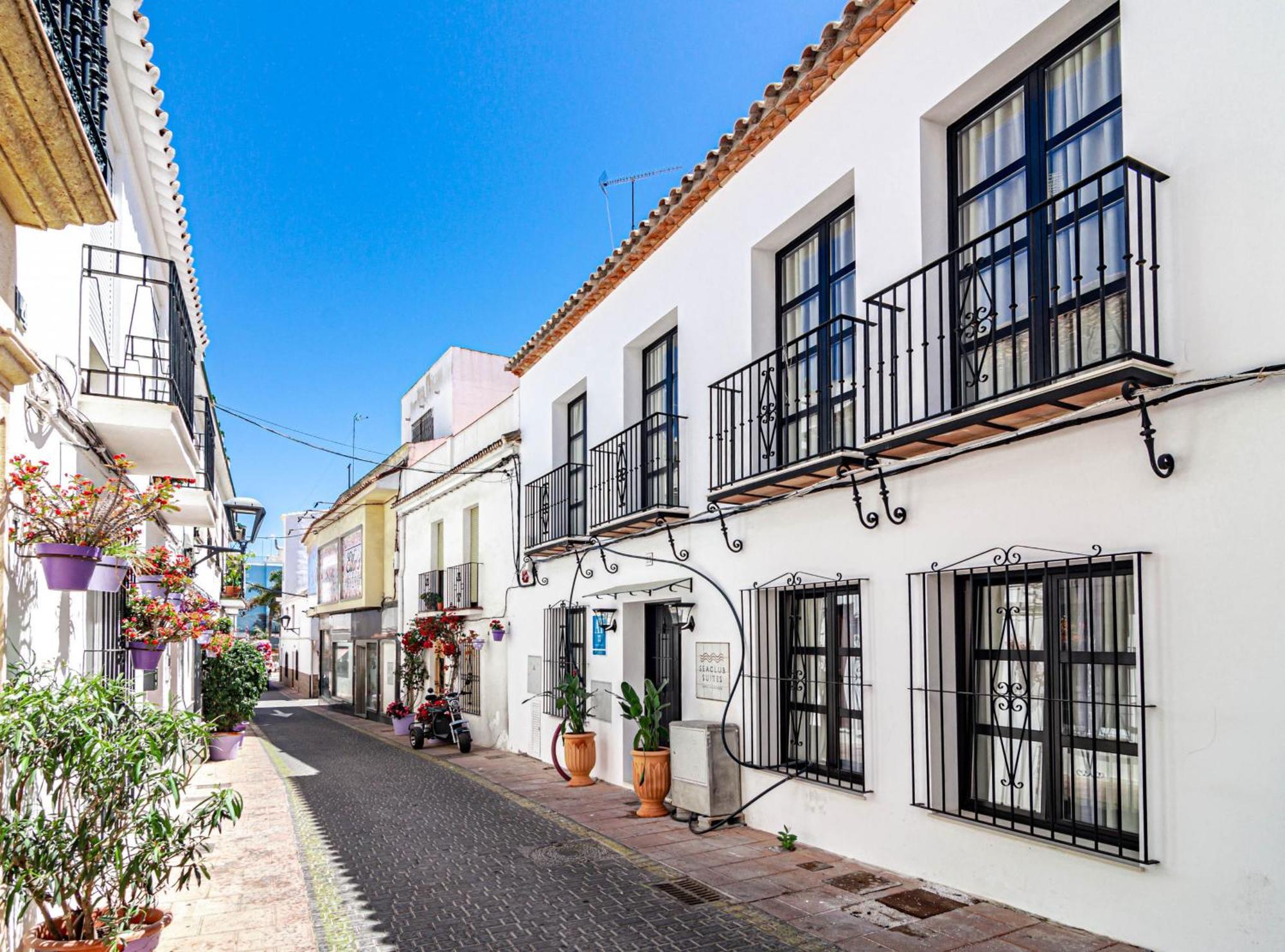 Seaclub Suites Estepona Bagian luar foto