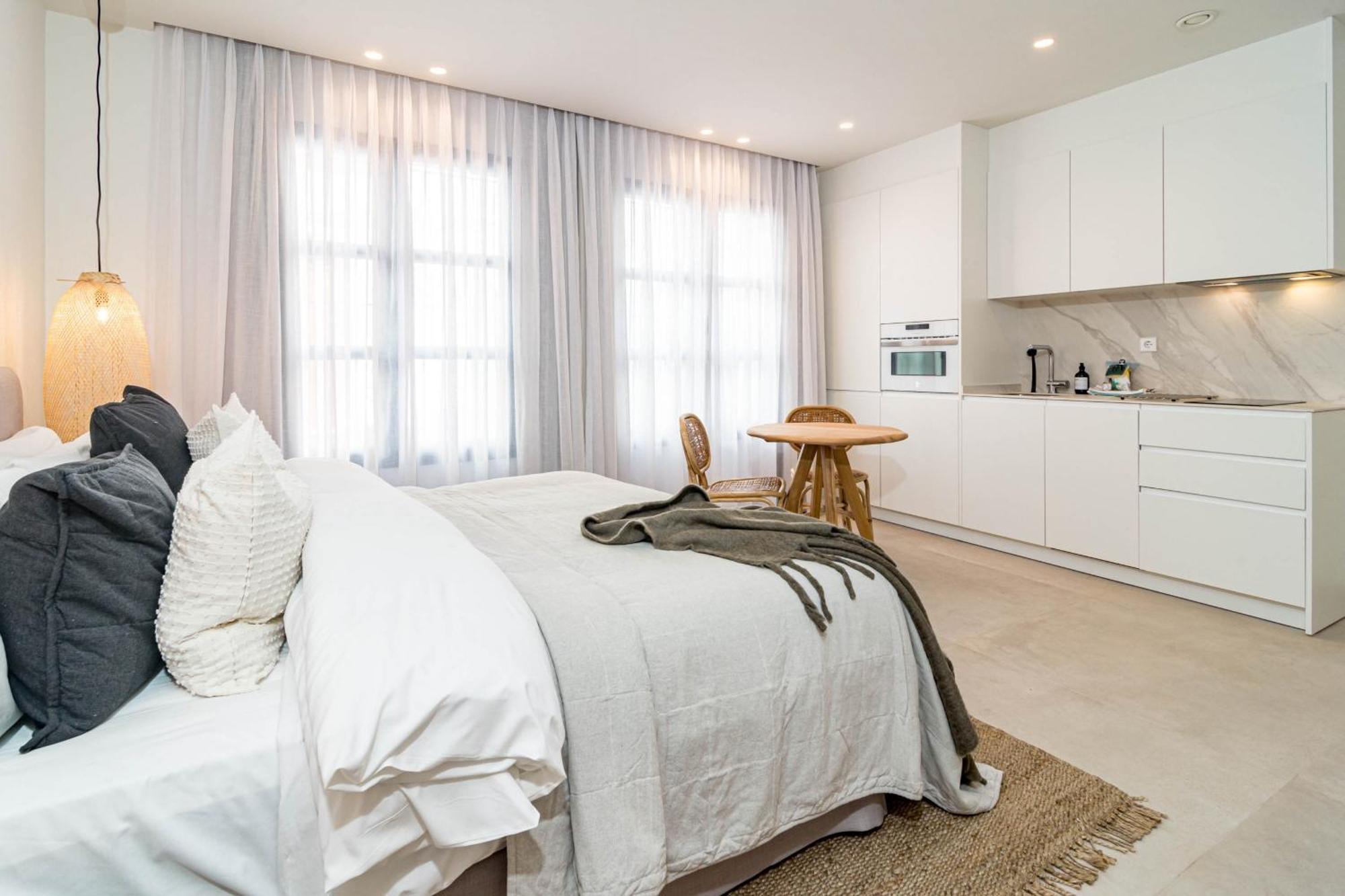 Seaclub Suites Estepona Bagian luar foto